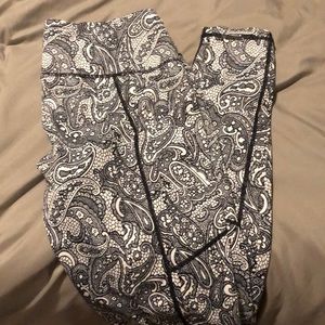 New never worn super cute paisley print!